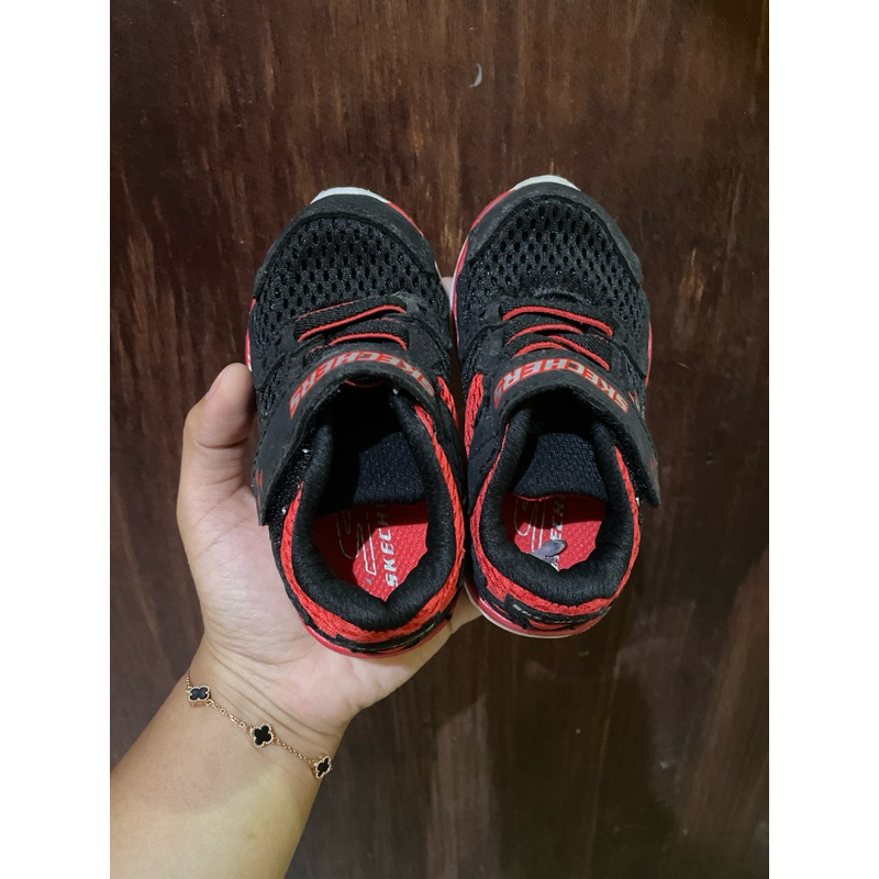 SEPATU SKECHER PRELOVED ( BEKAS )