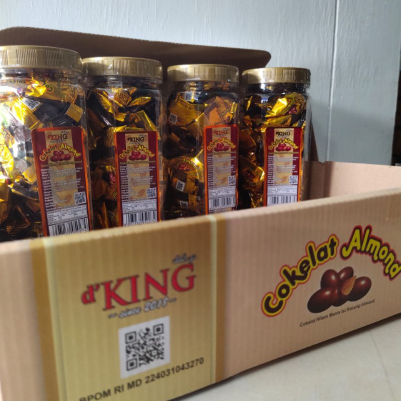 

Coklat Almond d'KING Isi 4 Toples Dalam 1 Dus Per Toples Isi 40 Pcs Sertifikasi Halal BPOM