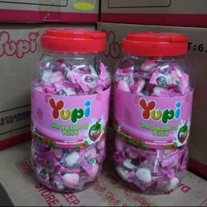 

Paket Hemat 2 Toples Yupi Toples isi 125pcs Rasa Strawberry // Permen Yupi Murah // Yupi Kiss Toples