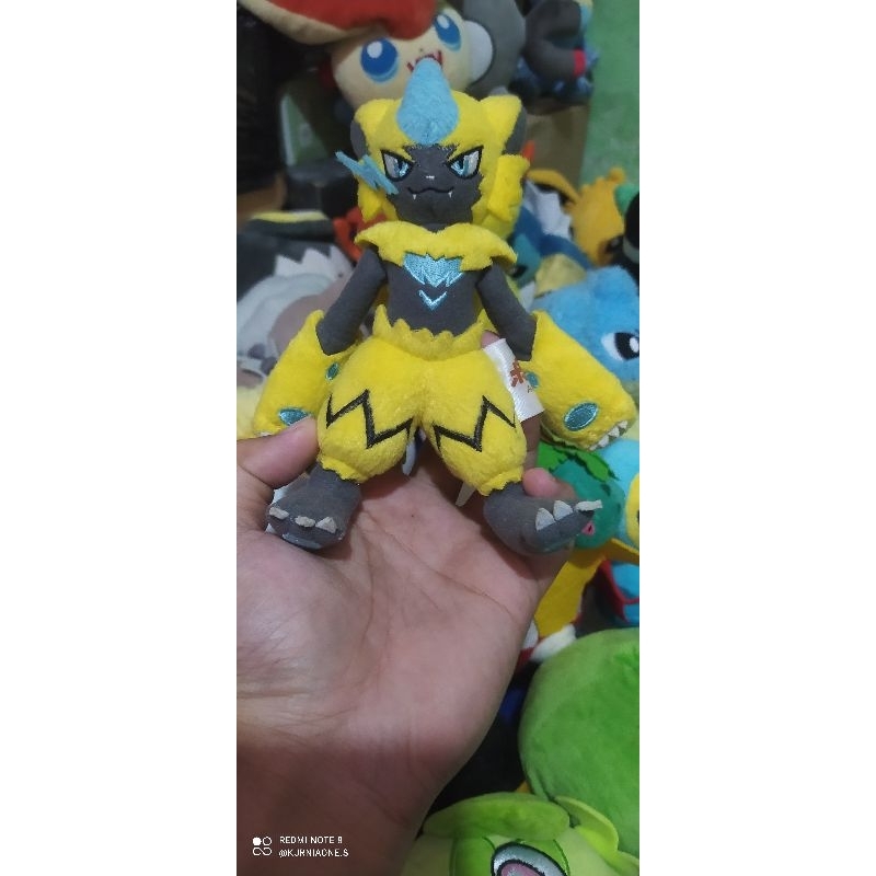 Boneka Pokemon Zeraora