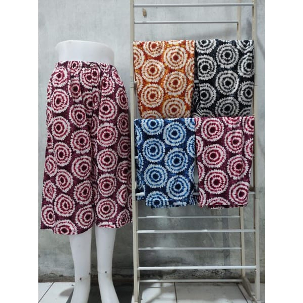 CELANA PENDEK WANITA MOTIF SANTAI CELAMIS PENDEK MOTIF JUMBO
