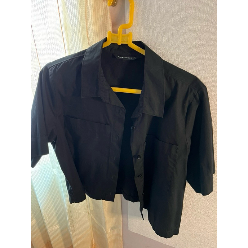 kemeja hitam the executive