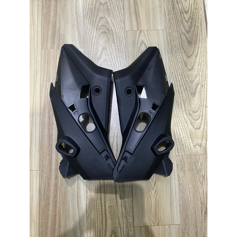 kupingan/dudukan lampu sein cb150r led
