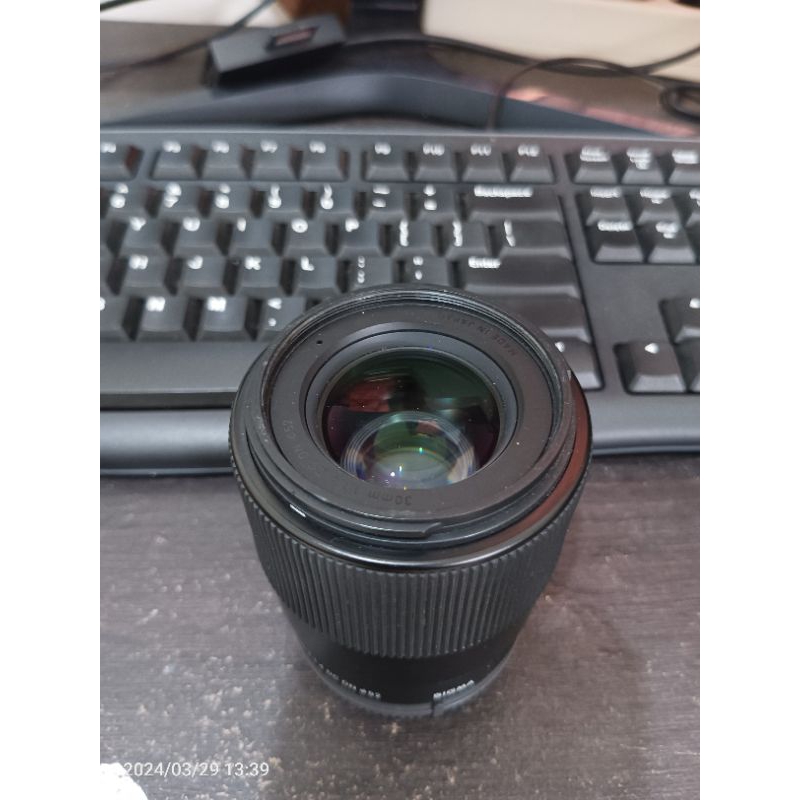 Lensa sigma 30 mm f 1,4 sony apsc