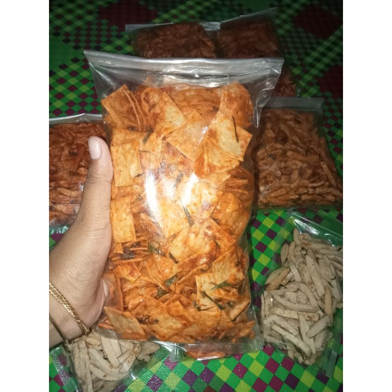 

keripik pangsit kemasan ekonomis 250gr pedas gurih nikmat