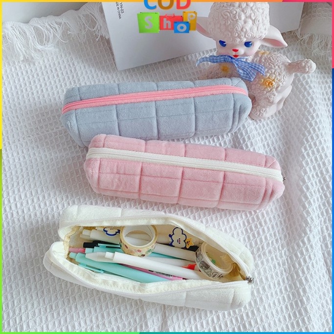 

Jangan Sampai Kehabisan COD T5958 Tempat Pouch Pillow Korea Kotak Pensil Sleting Velvet Aesthetic Pastel Kotak Pensil Bulu Make Up Pouch