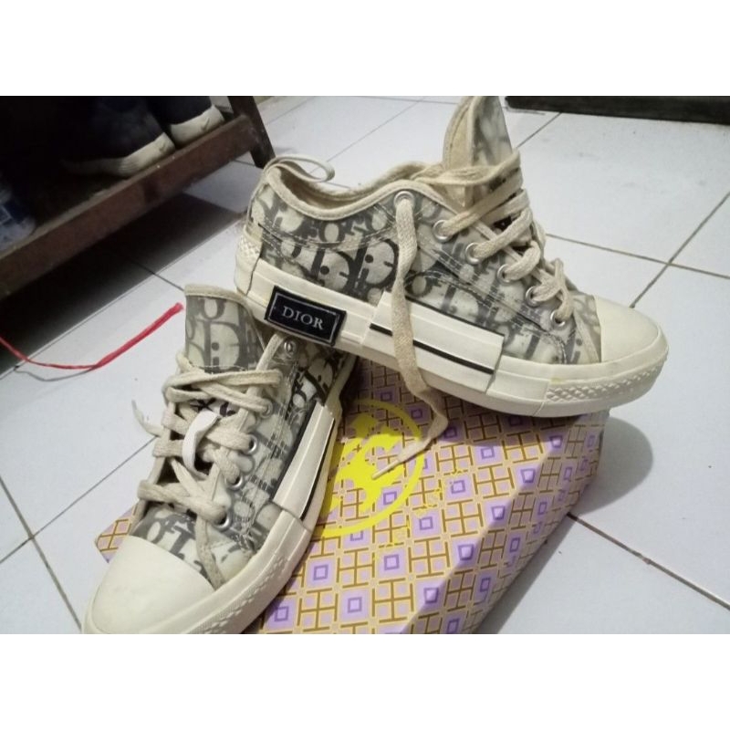 sepatu Dior