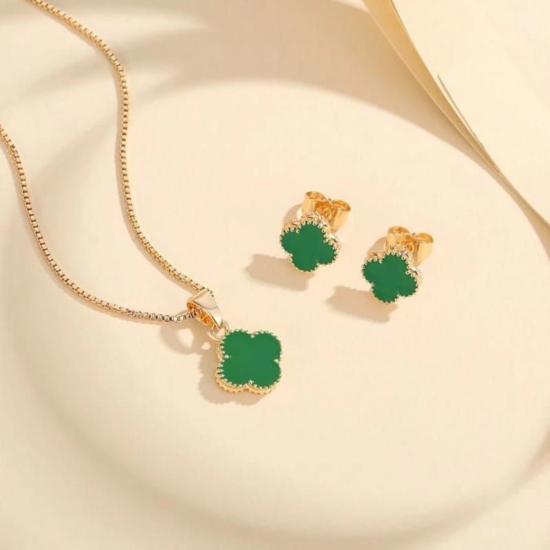 PERHIASAN SATU SET KALUNG DAN ANTING GIOK