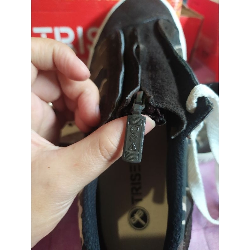 sepatu sneaker triset casual original