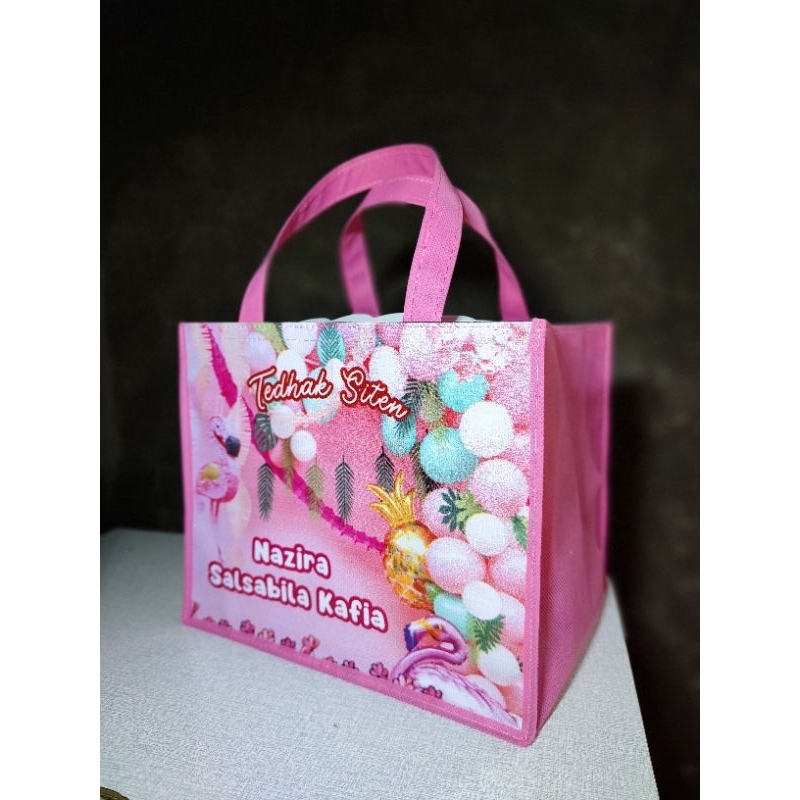 

TAS BERKAT 25×25×25cm / TAS CUSTOM / TAS TEDAK SITEN / TAS ULANG TAHUN