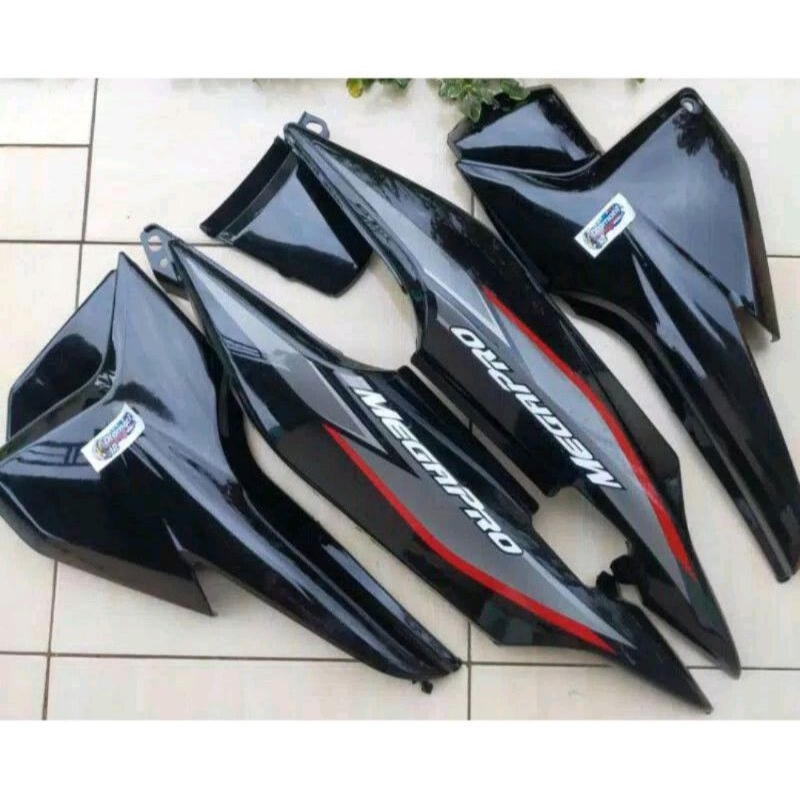 cover body belakang + bok aki megapro primus