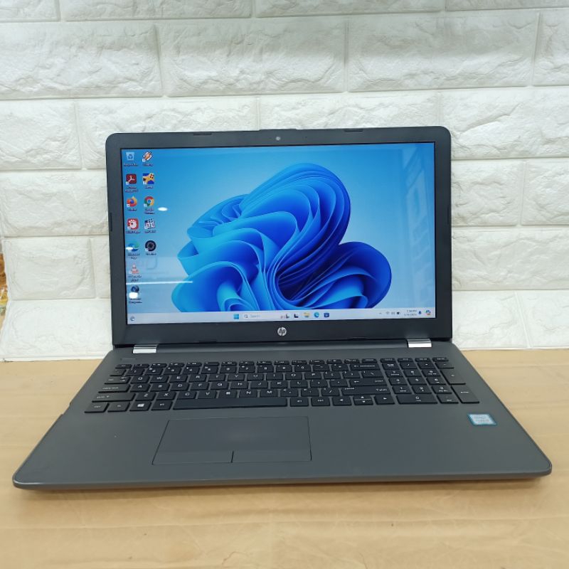 LEPTOP HP 250 G6 INTEL CORE i5-7200U (4 CPUs) RAM 8 SSD 240GB