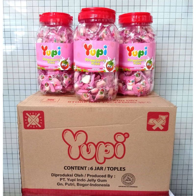 

(Jatim) Permen Yupi Strawberry Kiss Toples 300gr