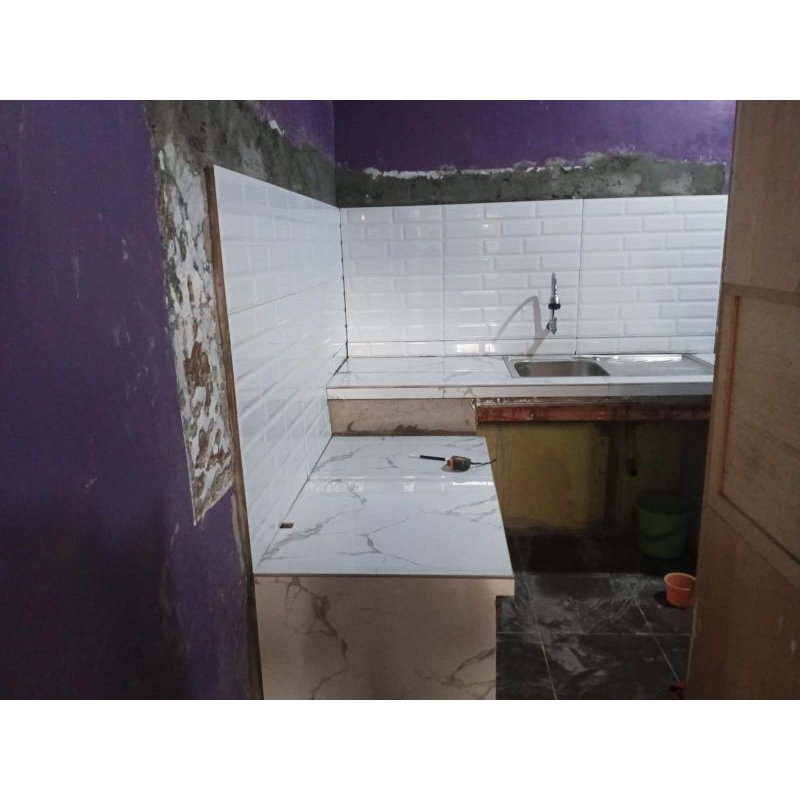 Keramik Dinding Terpasang PerMeter Persegi area Cikarang Cibitung