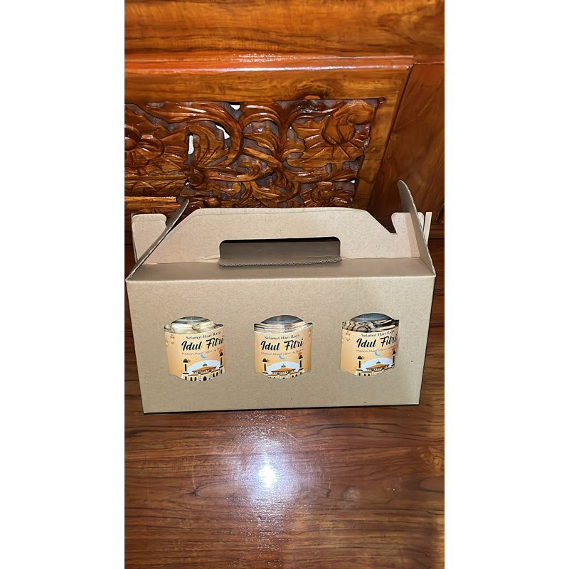 

PARSEL KUE KERING HOME MADE FRESH DAN SNACK RINGAN LEBARAN HEMPERS MURAH 600ML TOPLES TABUNG KARDUS