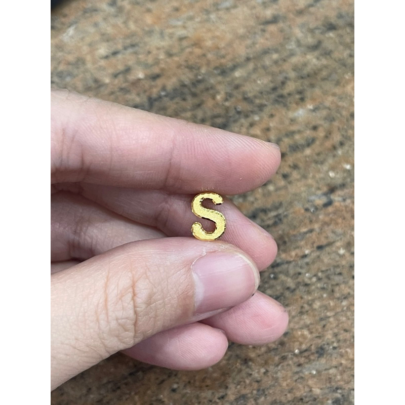 liontin huruf S balok