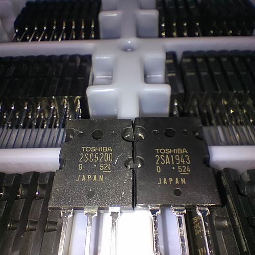 Transistor Toshiba 2SC5200 SET 2SA1943 LOT 524 Original 90Volt Ampere Besar garansi sesuai foto