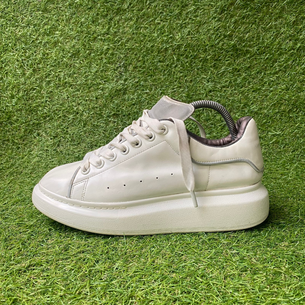 Alexander McQueen Oversized Sneakers Triple white Bekas