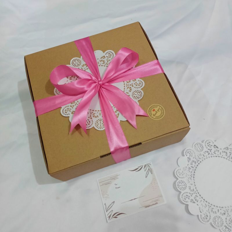 

Hampers Hijab Sajadah Tasbih Gift Box Kado Cewek Wanita Muslimah
