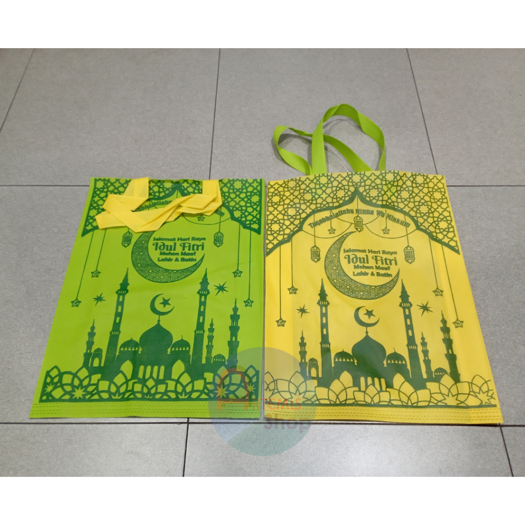 

Tas Spunbond Lebaran Idul Fitri Sedang Size M 30 x 40 x 7 cm Isi 12 Pcs