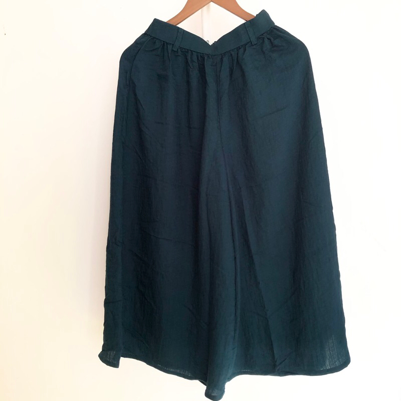 [preloved] Celana Kulot Midi Wanita Warna Hijau Botol / Emerald