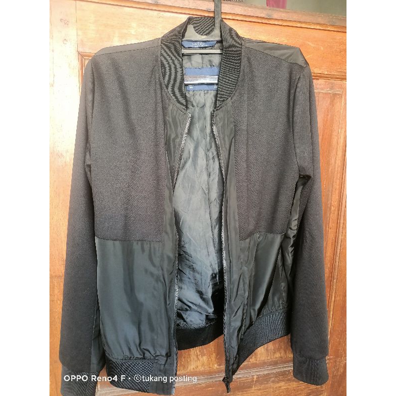 ZARA MAN BASIC,JAKET FORMAL,ELEGAN,PENAMBAH PERCAYA DIRI SIZE M HITAM PEKAT,KONDISI TERBAIK(LIKE NEW