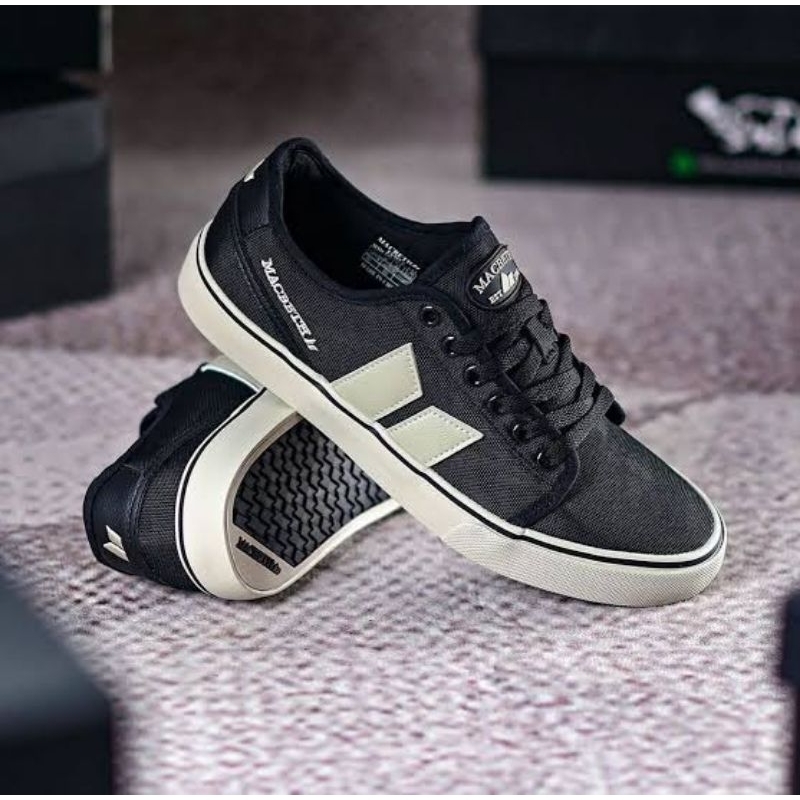 Macbeth James Black Cement