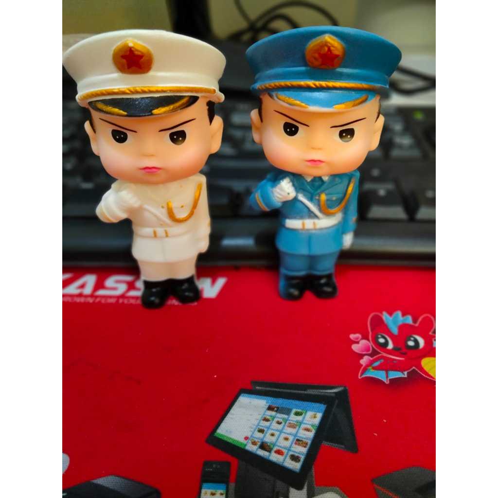 

~ HM8 ~ PAJANGAN KUE ULANG TAHUN KARAKTER PROFESI POLISI / HIASAN KUE ULANG TAHUN POLISI BAJU PUTIH & BIRU / DEKORASI TOPPER ULANG TAHUN COSTUM POLISI