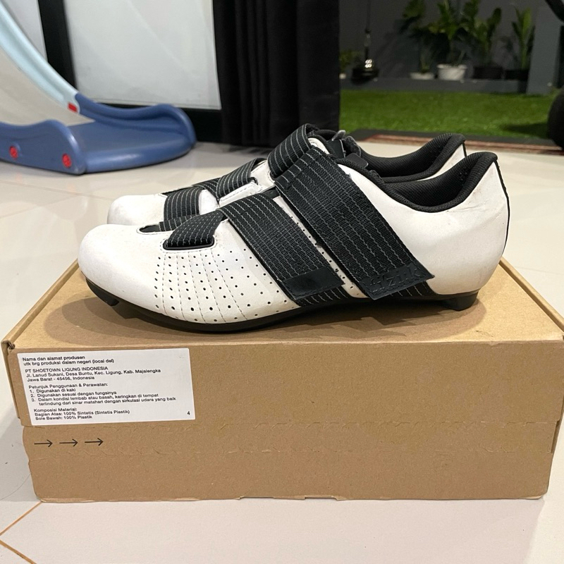Sepatu Cleat Fizik Powerstrap Tempo R5 White Road Shoes