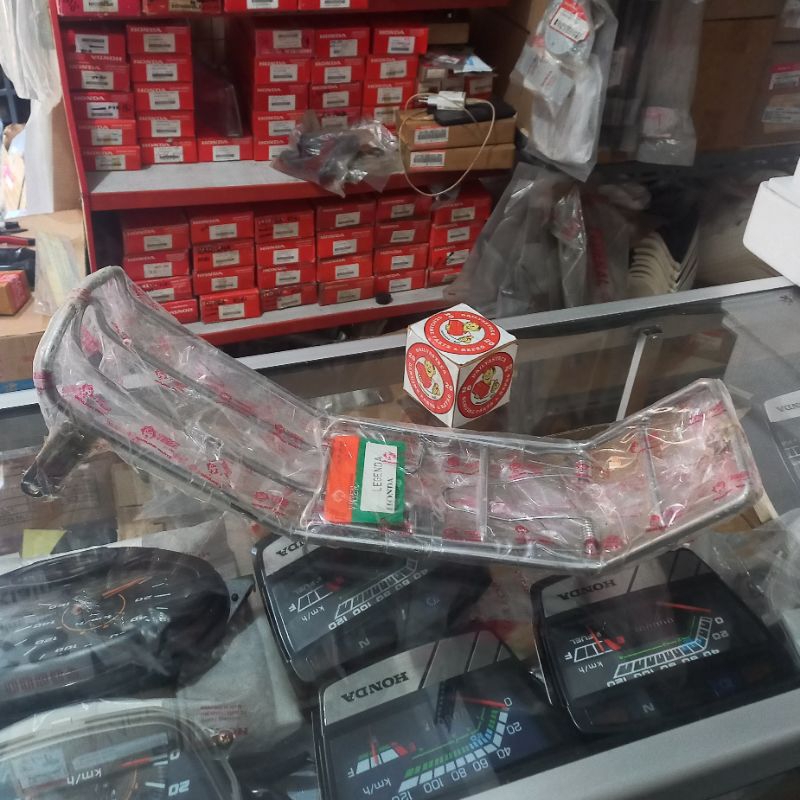 RAK BAGASI TANGGA CEPIT JEPIT TENGAH HONDA ASTREA GRAND LEGENDA ORIGINAL MERK TGP