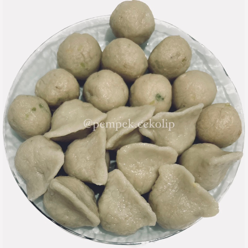 

Paket Frozen Pempek Mix Telur & Adaan 20pcs Ikan Tenggiri Asli Tanpa Campuran Khas Palembang