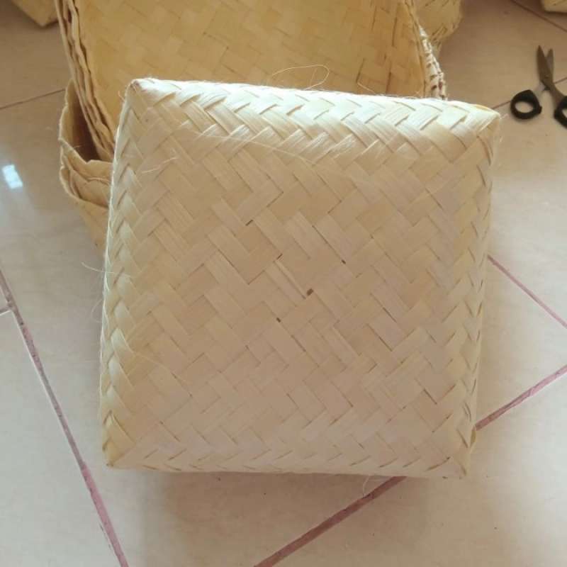 

[Ready Stock] Besek Bambu Warna Natural Murah Ukuran 25x25cm