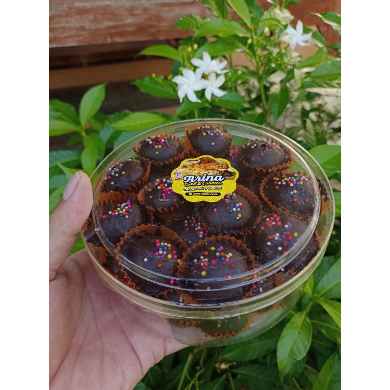 

Bola Bola Coklat Arina Snack & Cokies