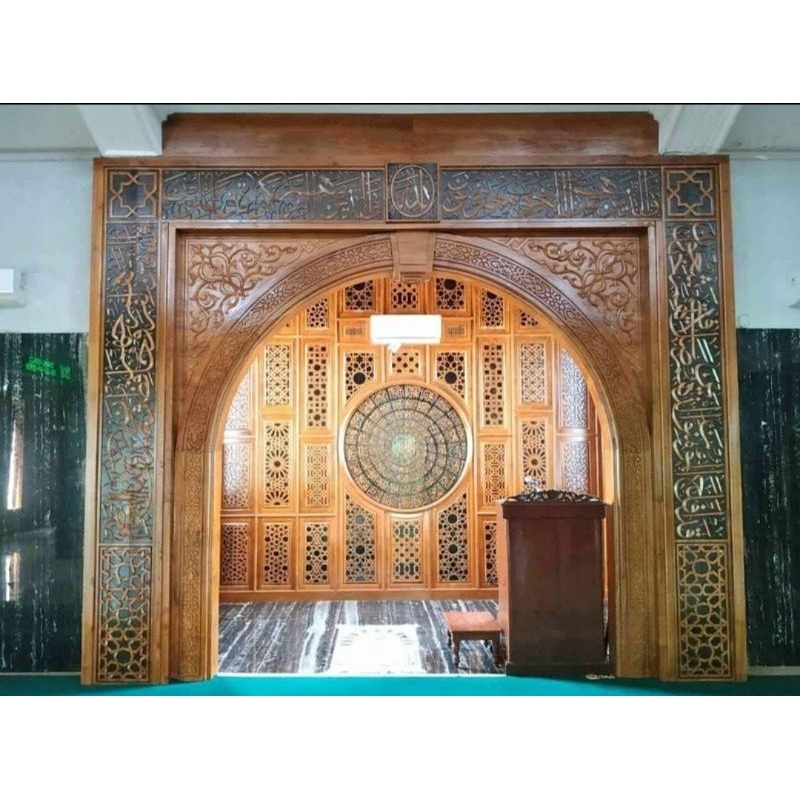 Mihrab Masjid Ukir Kaligrafi dan Ornamen / Mihrab Mushola Rumah