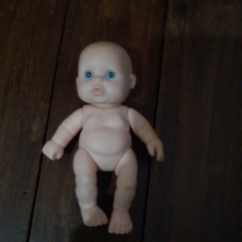 Boneka bayi lucu