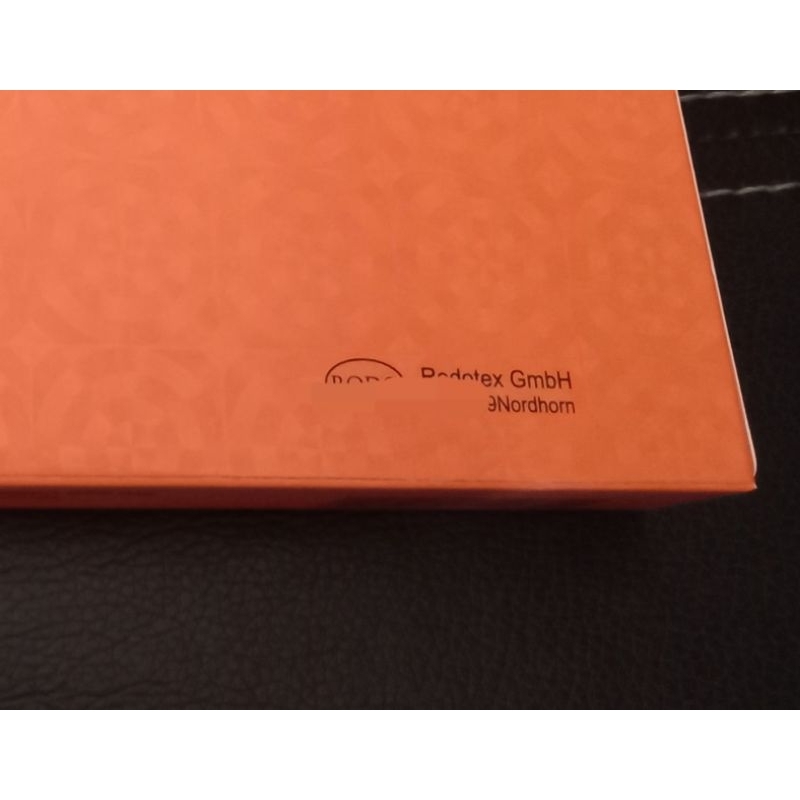 

Satu Kotak Orange Ori Dalam Warna Coklat Isi Bening