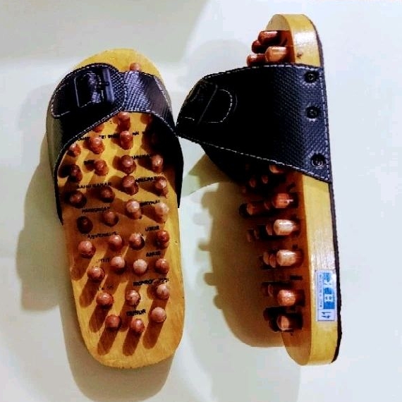 sandal kayu kesehatan sandal refleksi,bakiak rematik ,sandal rematik,sandal kesehatan,bakiak kayu,sa