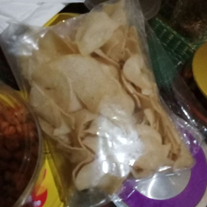 

Emping Limpung Goreng Matang Siap Dimakan Saji Cemilan Renyah Gurih Kriuk