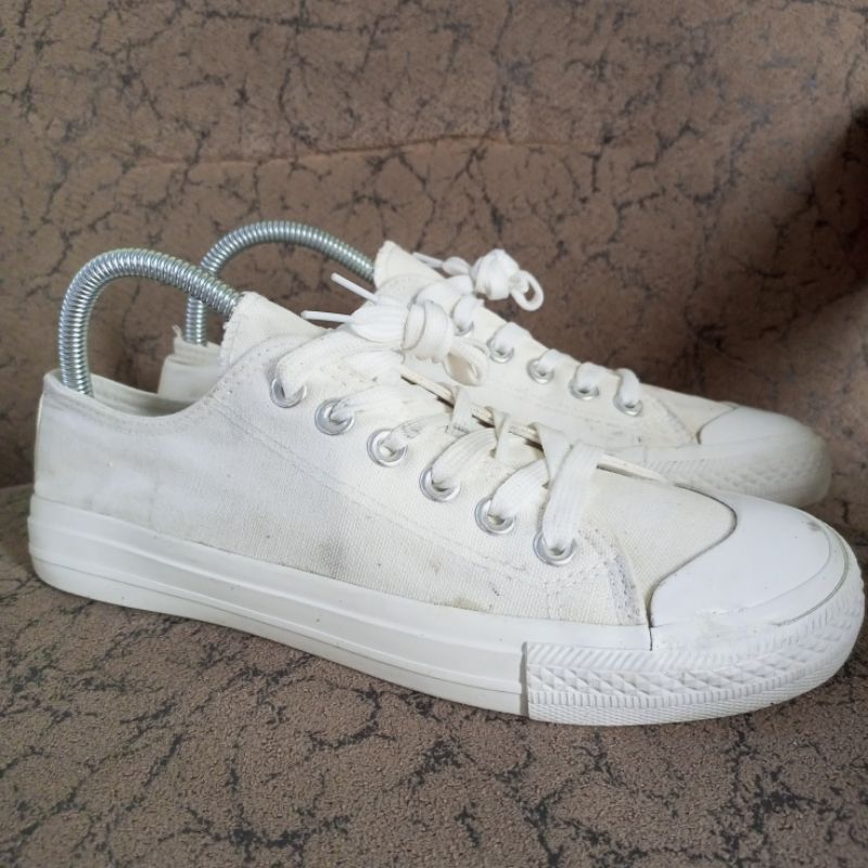 sepatu second SNRD size 40,5