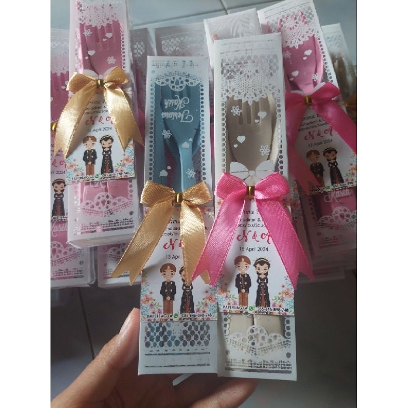 

Spunbond Kain 25x35 + 8 cm Polos / Sablon Goodie Bag