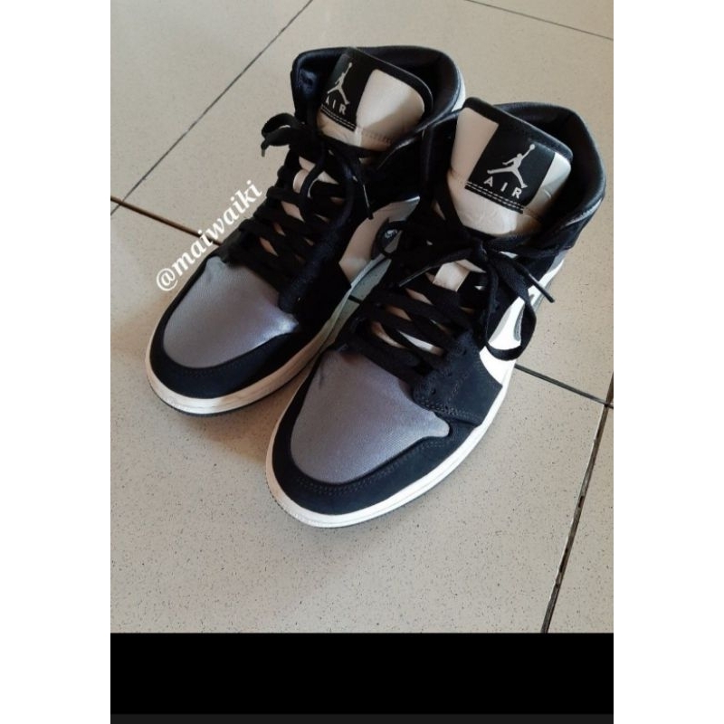Preloved Sepatu Sneakers Nike Air Jordan 1 Mid Satin Grey