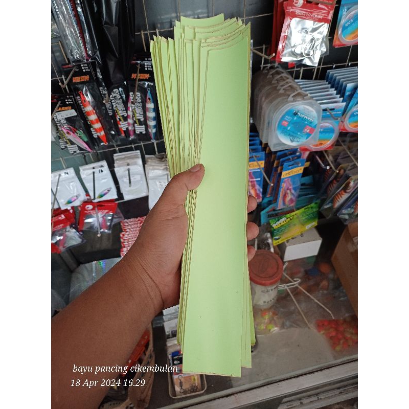 stiker GID menyala dalam gelap