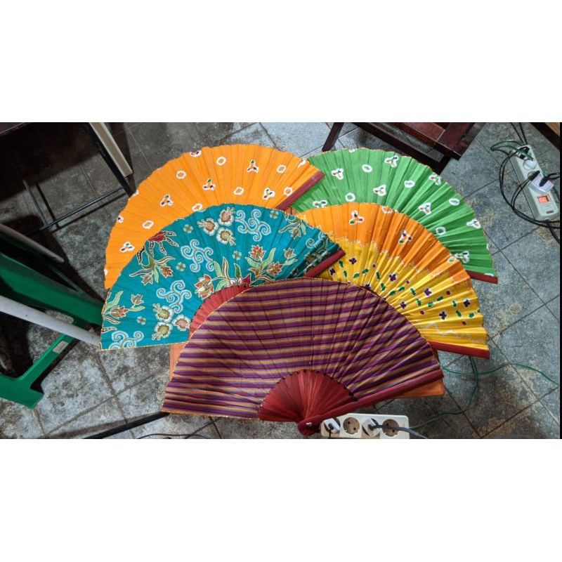 kipas tangan motif batik
