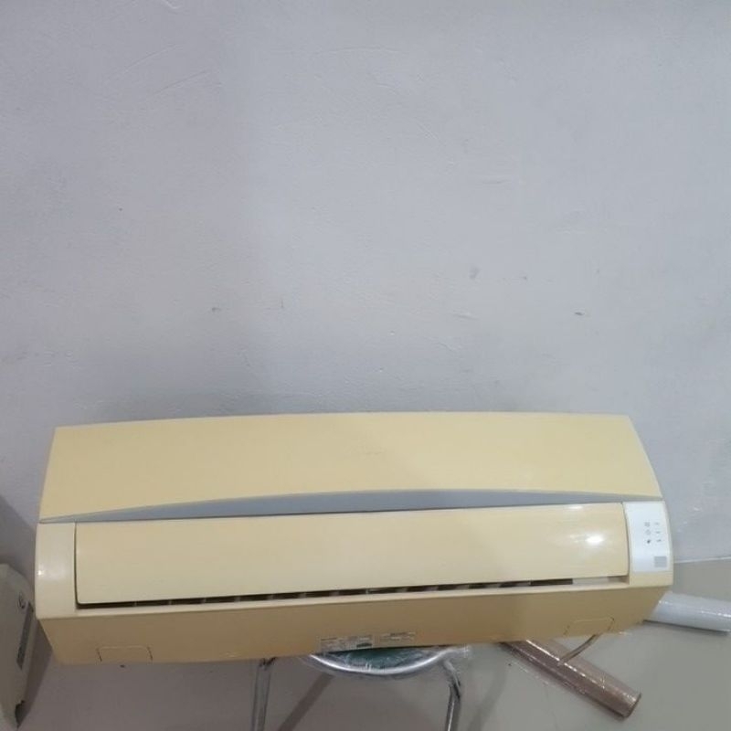 Second Ac Sharp 1pk ( Mulus Mantap)