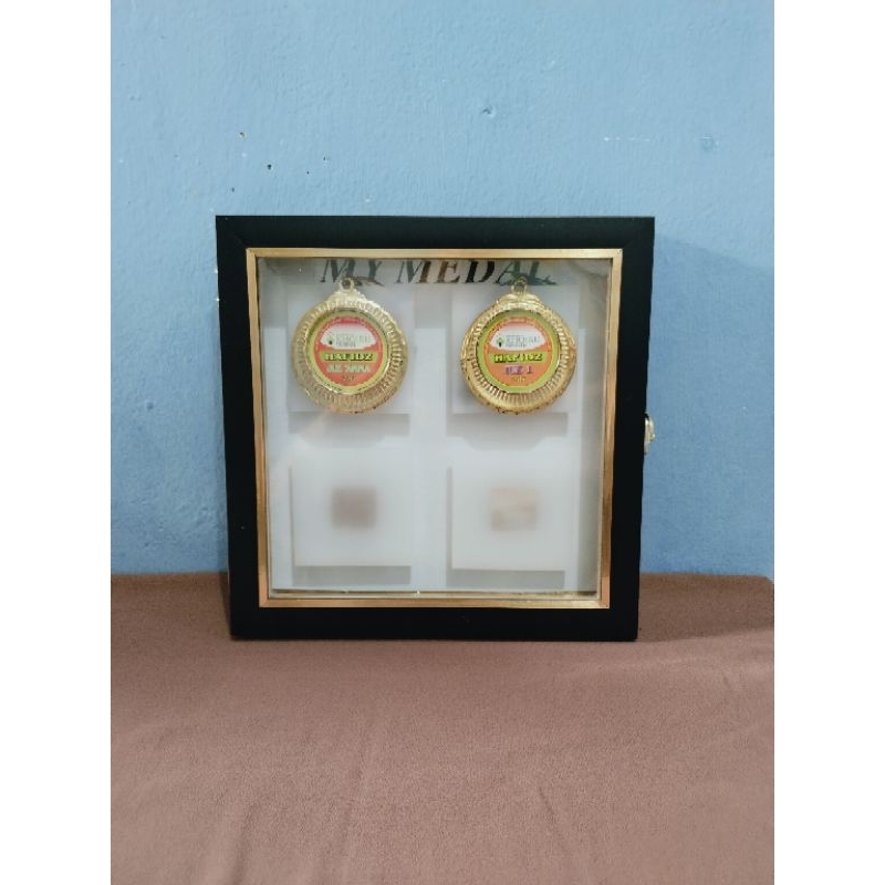 Frame Medali / Bingkai Medali Minimalis Modern
