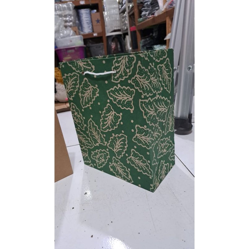 [ISI 12 PCS] TAS KERTAS R 5 T MOTIF BATIK BUNGA 20x10x25 / PAPER BAG / TAS HAJATAN KERTAS