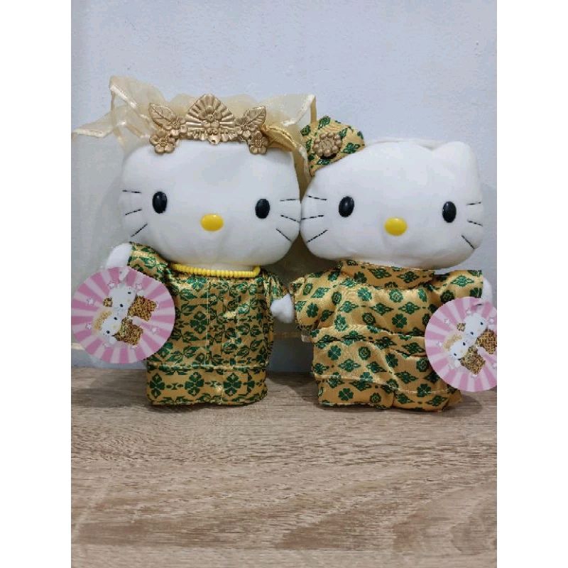 Boneka hello kitty couple batik