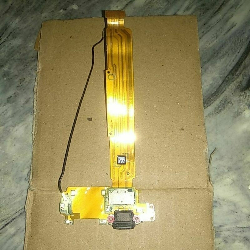 Fleksibel cas plus antena Bekas Vivo V5 plus