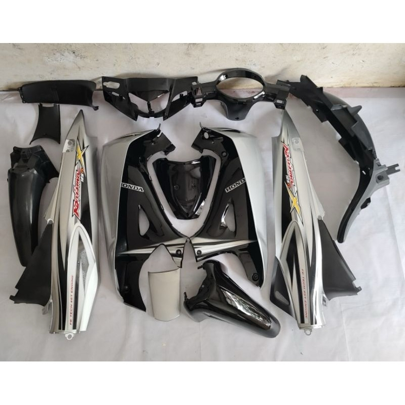 Cover full sett Body Halus kasar  Motor Honda Kharisma X 125 D / Body Halus Karisma Hitam Silver. TE