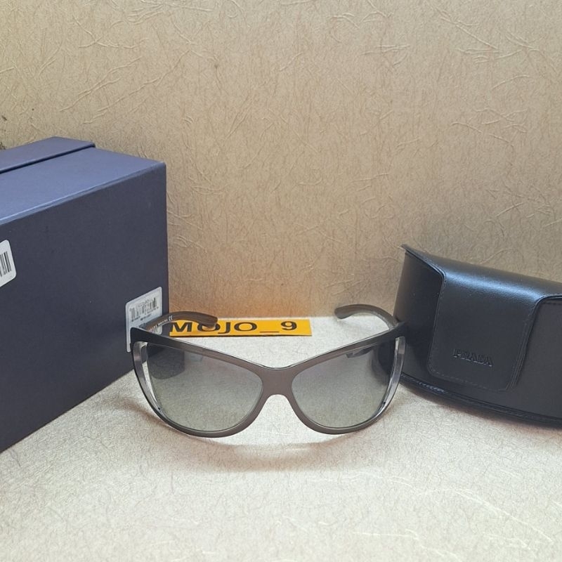 Sunglasses Fashion PRADA Italy kacamata hitam Original Rarefind